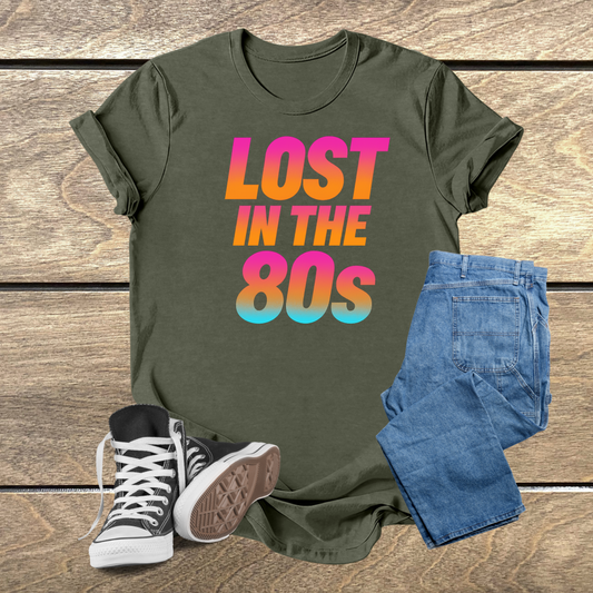 Camiseta Retrô 'Lost in the 80s' Unissex - Cores Neon Vibrantes e Conforto Vintage