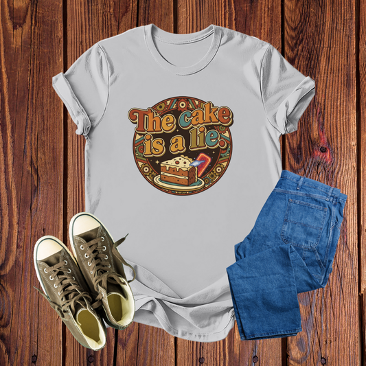Camiseta Premium Retrô Gamer – 'The Cake Is a Lie', Conforto Vintage para Fãs de Clássicos