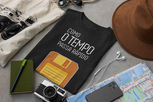 T-shirt Gamer Retrô 'Como o Tempo Passa Rápido' - Conforto Clássico e Estilo Nostálgico